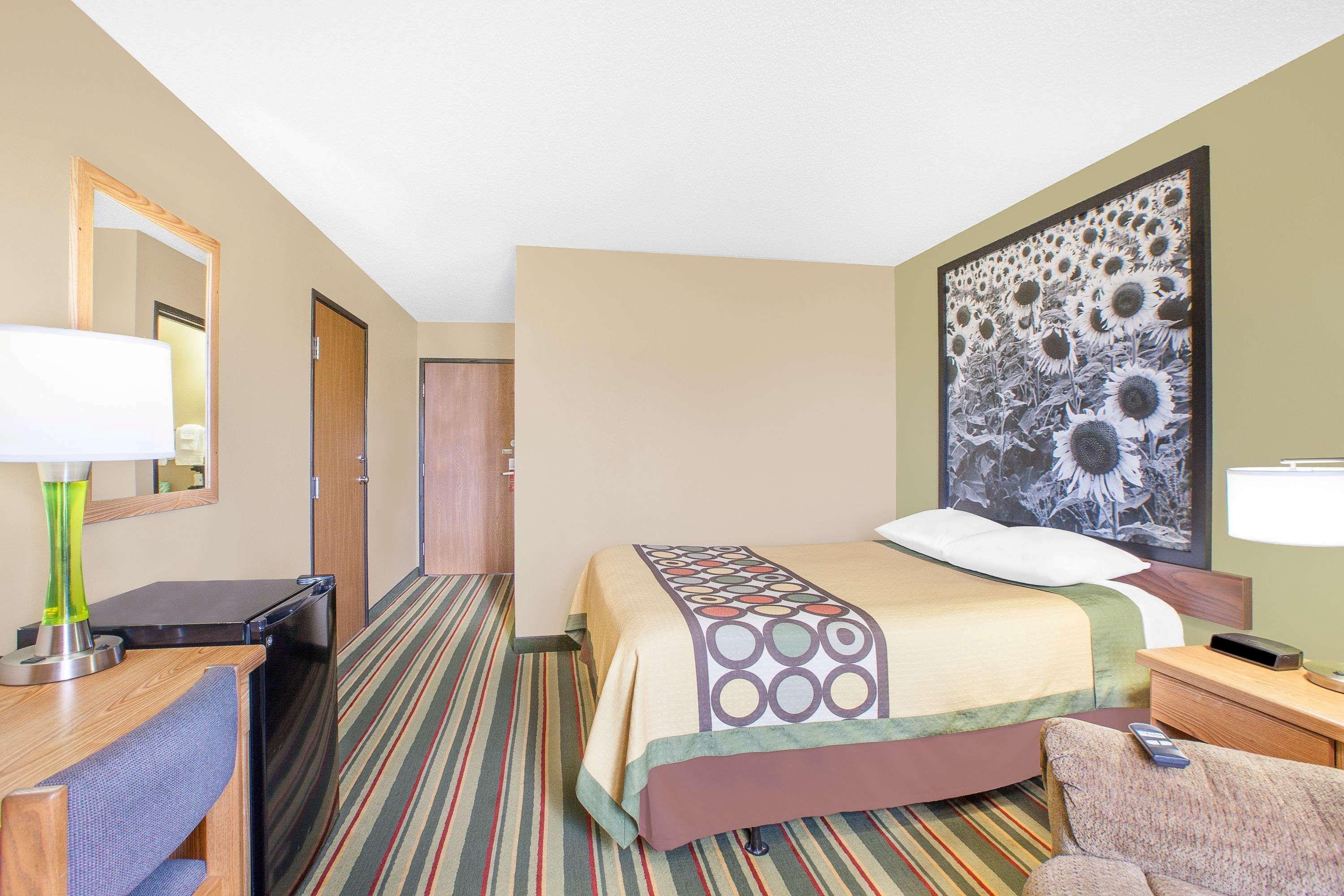 Super 8 By Wyndham Mt Pleasant Motel Mount Pleasant Eksteriør billede